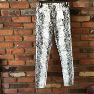 🤍🖤NWT Mittoshop snake print jeggings